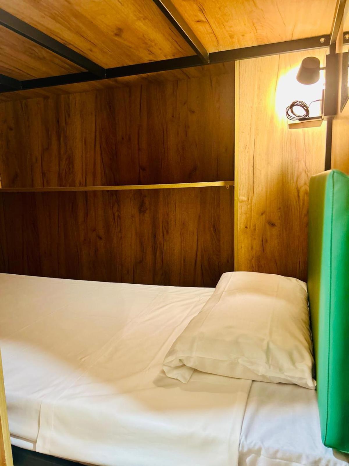 Urban Inn Madrid Esterno foto